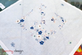 Square table cloth - Apricot blossom embroidery (size 90cm)